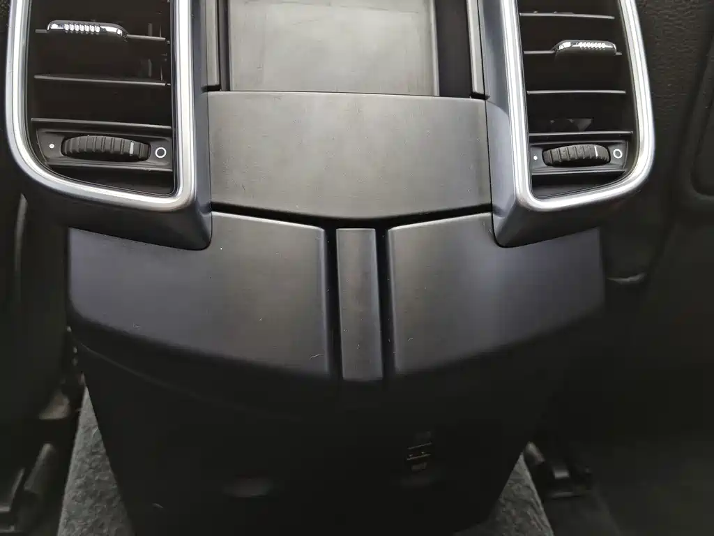 Porsche Cayenne 2018 — фото 19