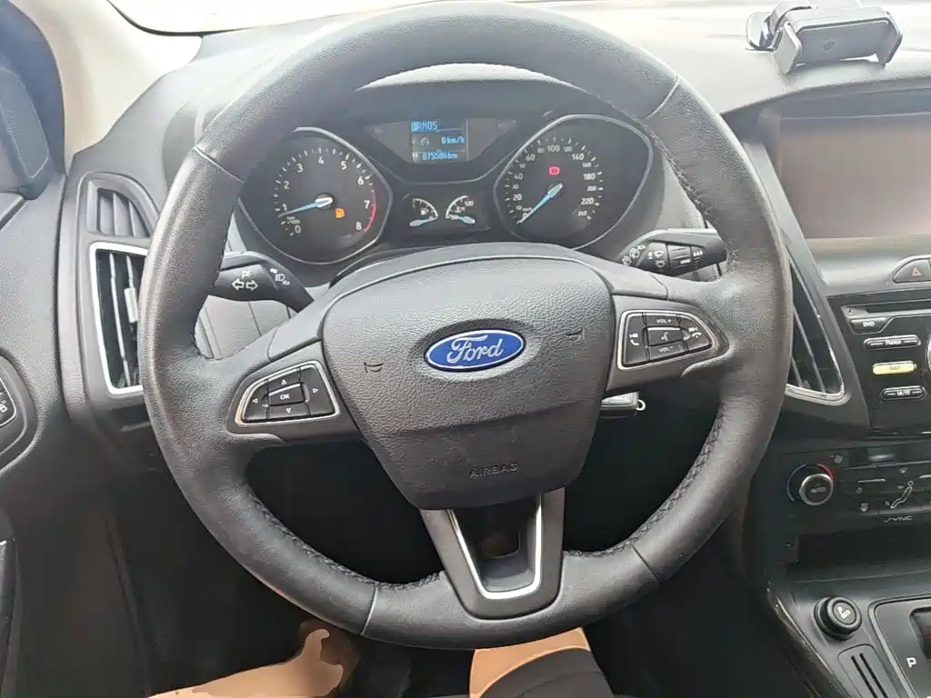 Ford Focus 2016 — фото 11
