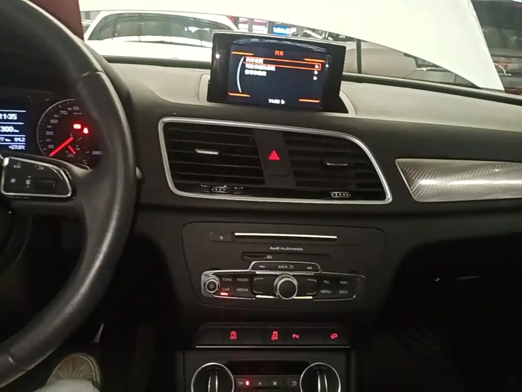 Audi Q3 2018 — фото 10