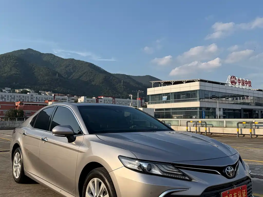 Toyota Camry 2023 — фото 2