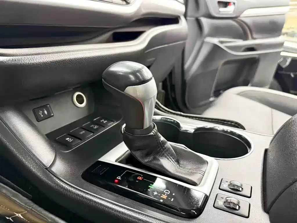 Toyota Highlander 2017 — фото 11