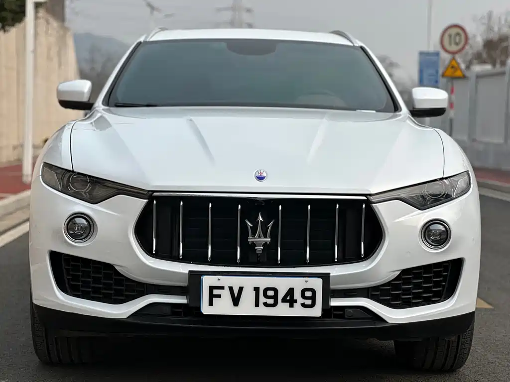 Maserati Levante 2017 — фото 12