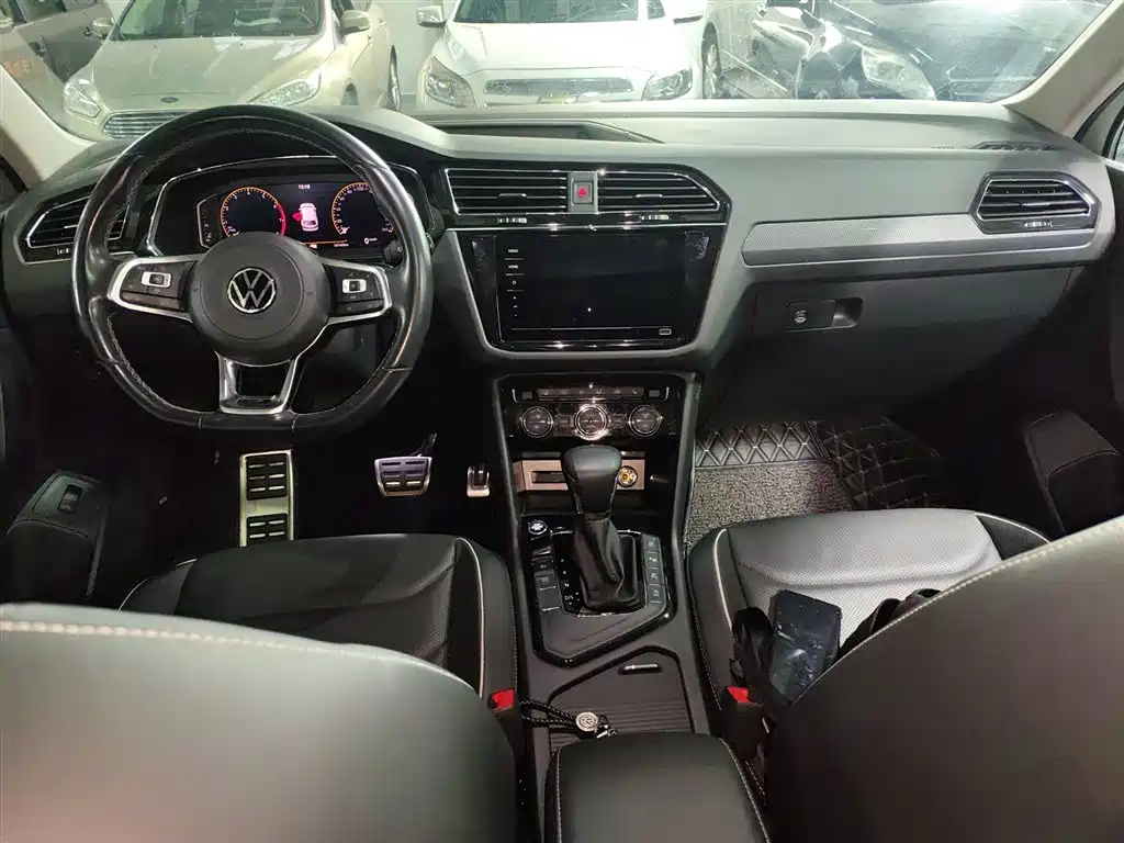 Volkswagen Tiguan L 2021 — фото 10