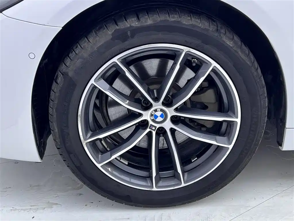 BMW 5 Series 2022 — фото 10