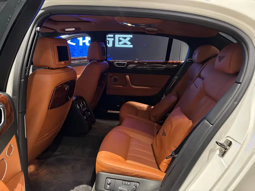Bentley Flying Spur 2011 — фото 15