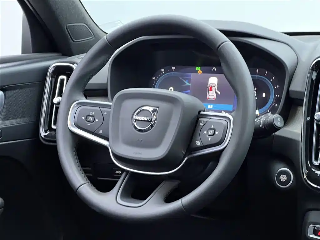 Volvo XC40 2024 — фото 13