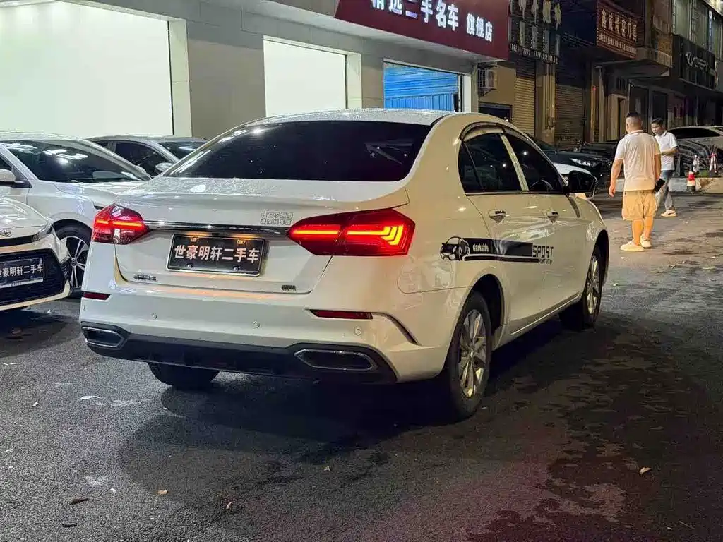 Geely Emgrand 2022