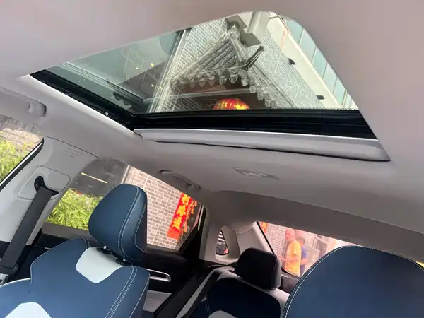 Geely Emgrand 2022