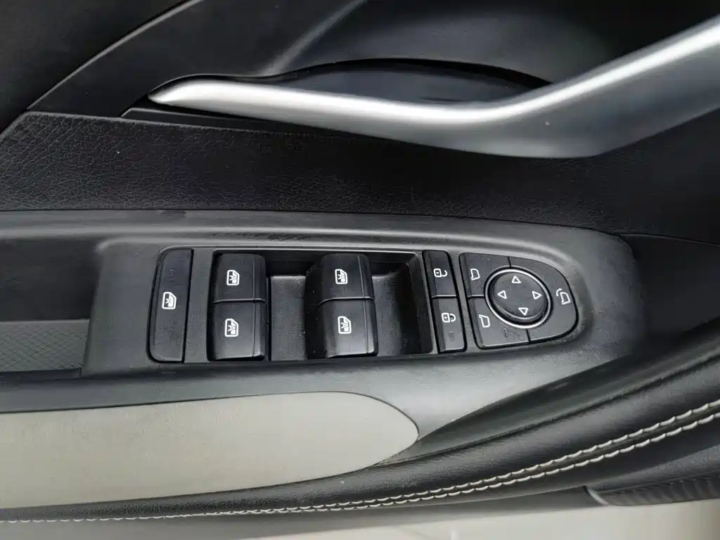 BYD Sealion 05 DM-i 2025 — фото 9