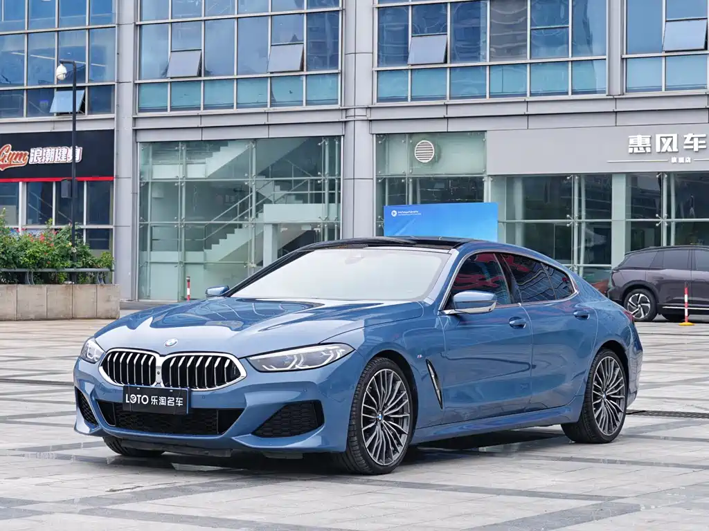 BMW 8 Series 2021 — фото 1