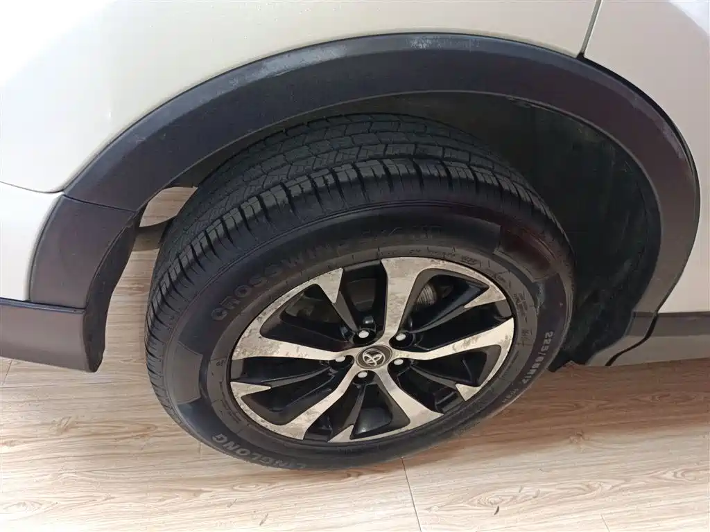 Toyota RAV4 2017 — фото 20