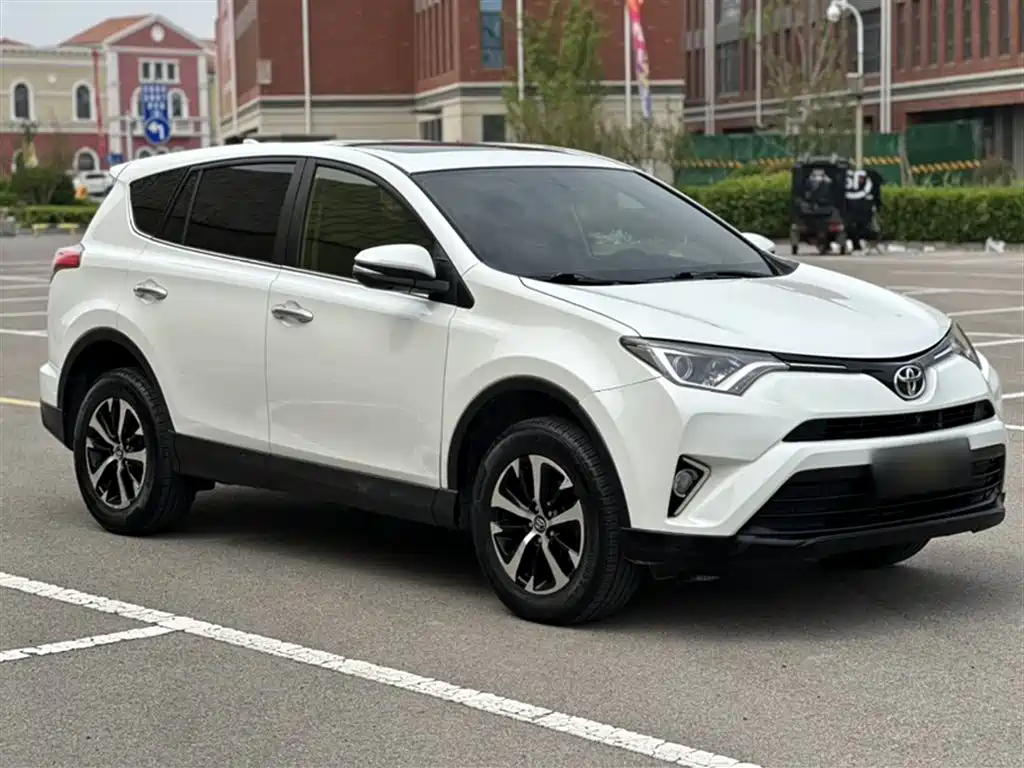 Toyota RAV4 2017 — фото 24