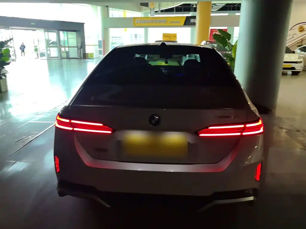 BMW i5 2024 — фото 6