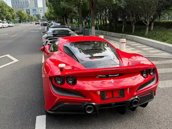 Ferrari F8 2022