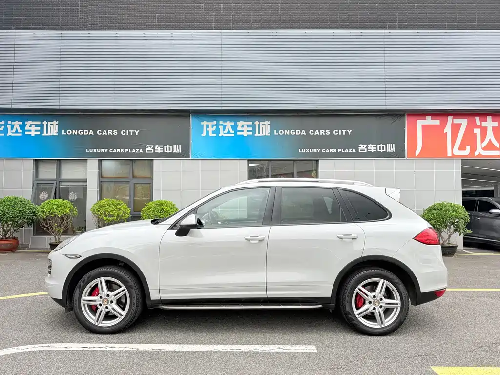 Porsche Cayenne 2015 — фото 12