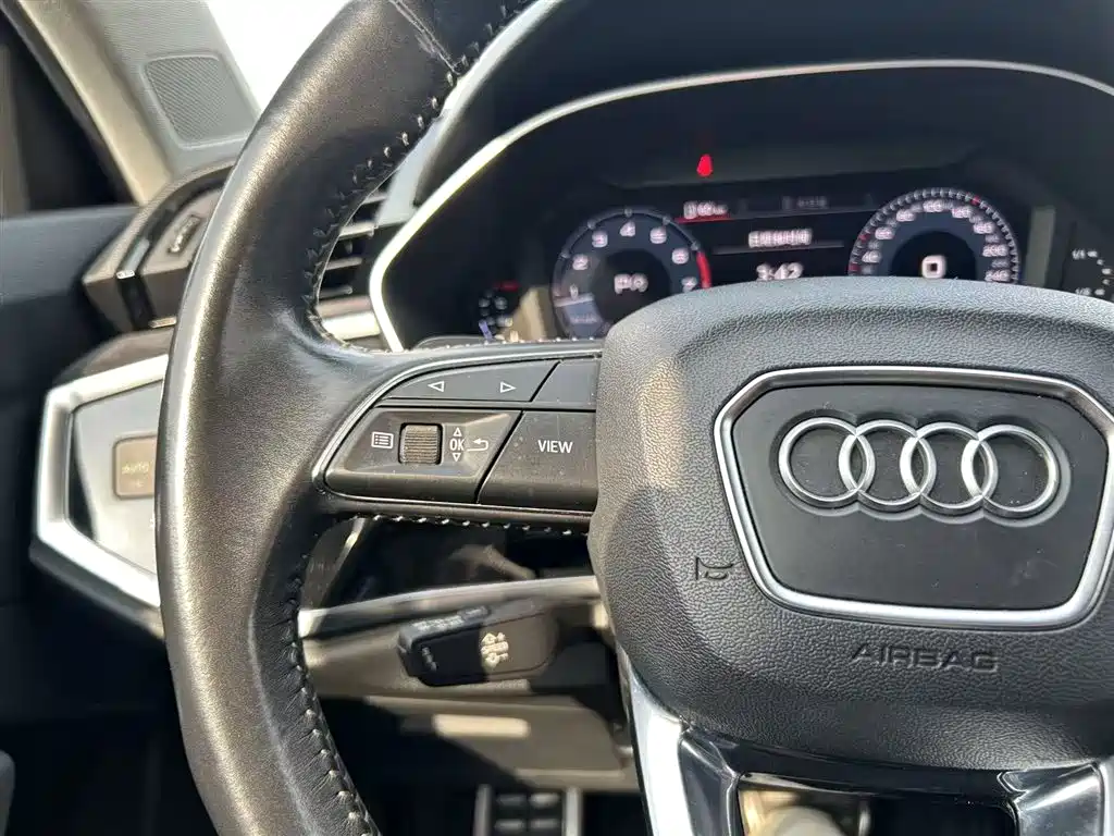 Audi Q3 2020 — фото 14