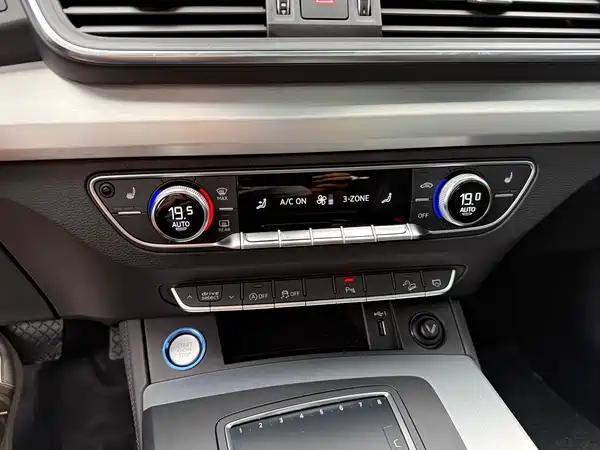 Audi Q5L 2020