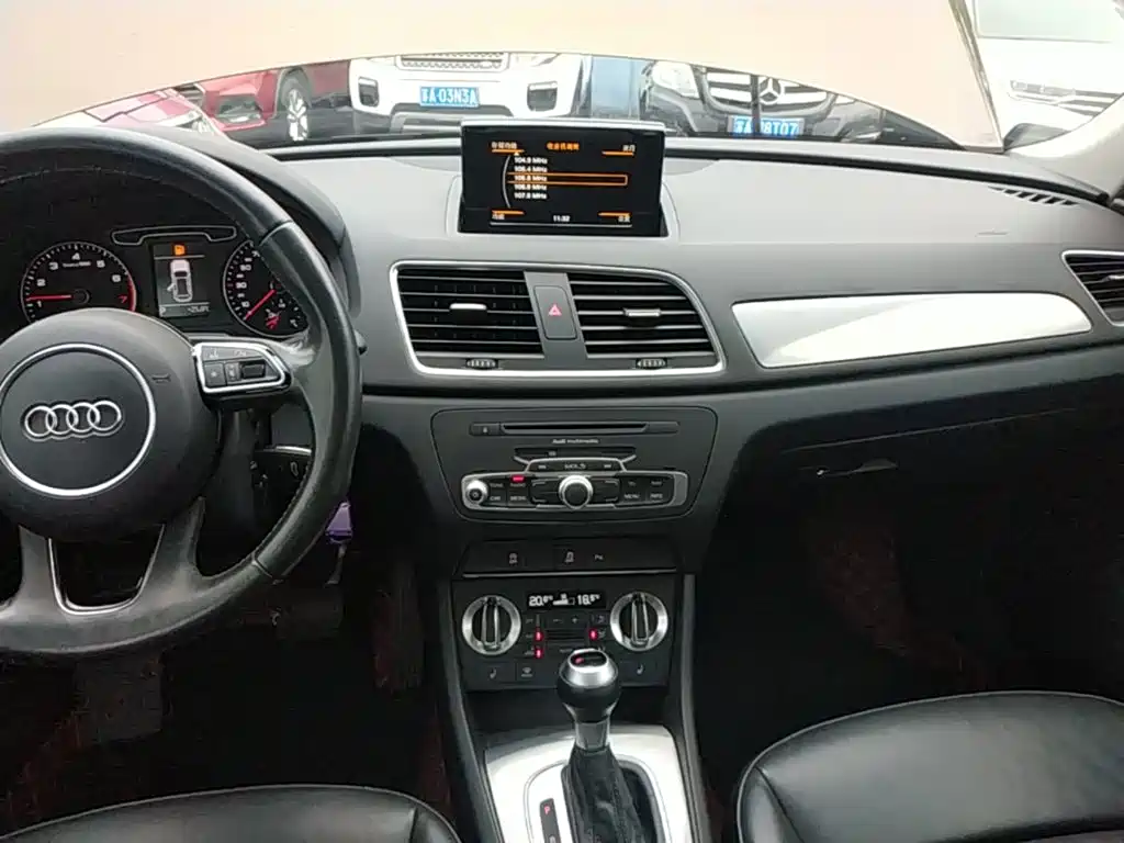 Audi Q3 2015 — фото 13