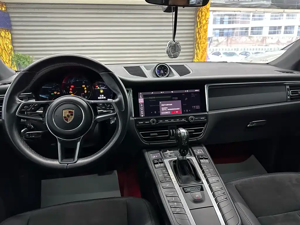 Porsche Macan 2020 — фото 20