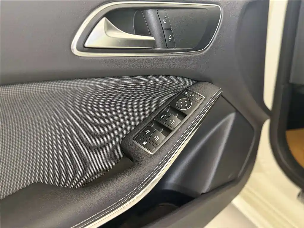 Mercedes-Benz A-Class 2018 — фото 19