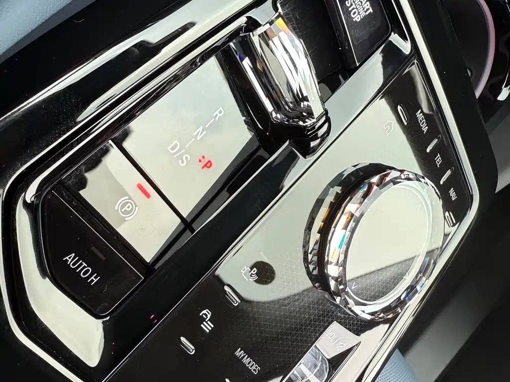 BMW 5 Series 2025 — фото 15