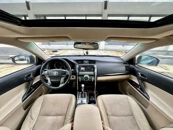 Toyota Reiz 2012