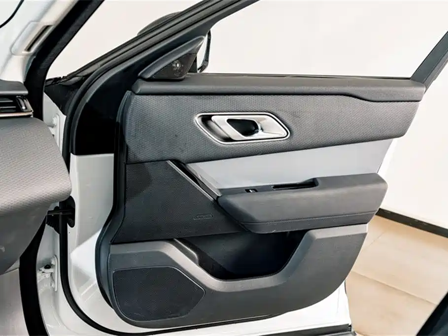 Land Rover Velar 2024 — фото 15