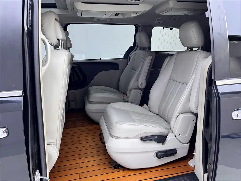 Chrysler Grand Voyager 2015 — фото 27