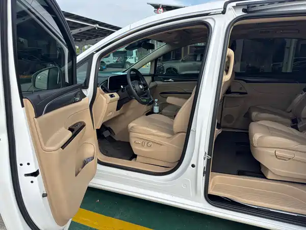 Buick GL8 2025