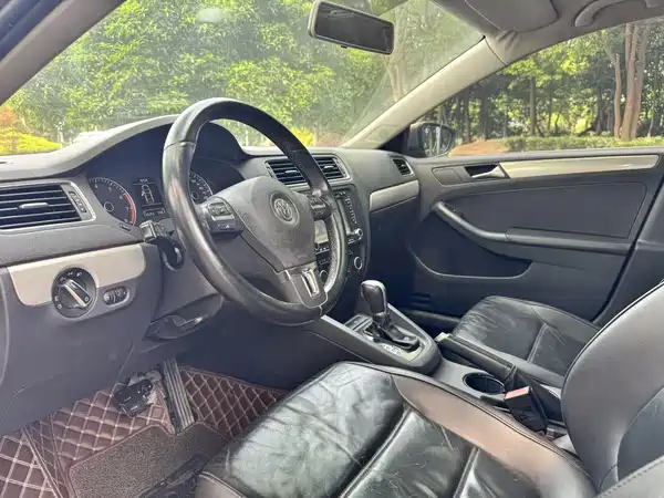 Volkswagen Sagitar 2014