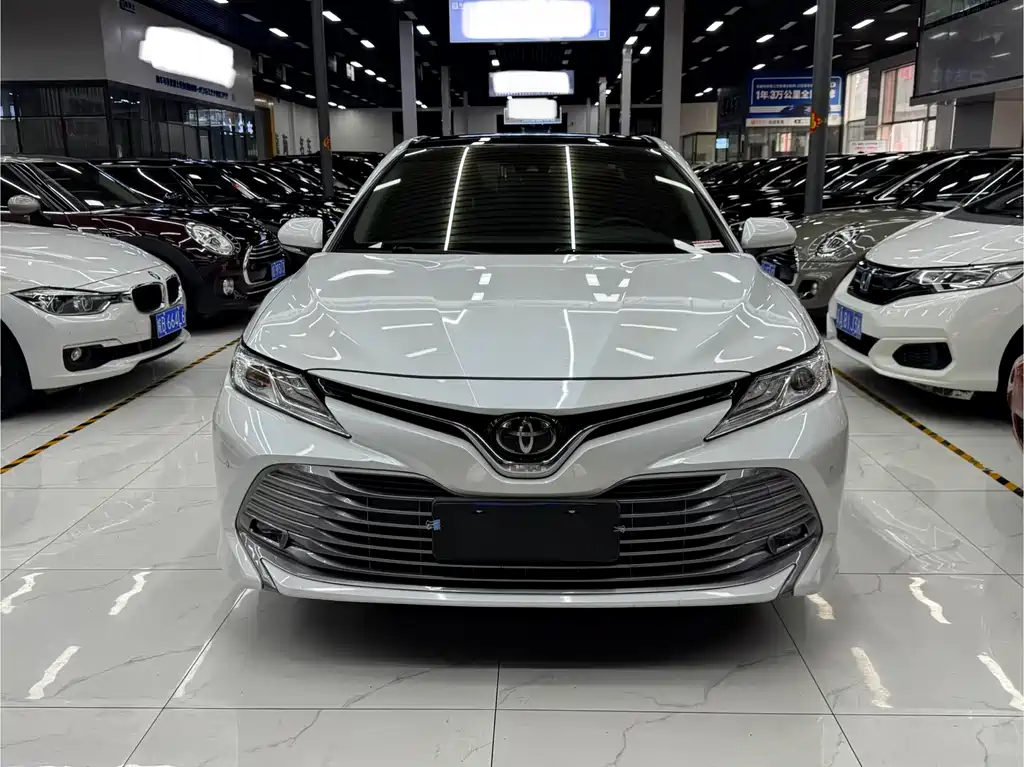 Toyota Camry 2020 — фото 1