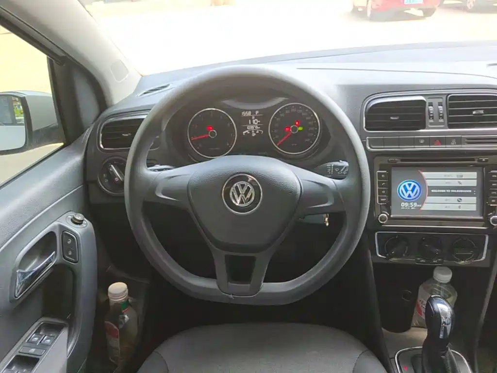 Volkswagen Polo 2015 — фото 11