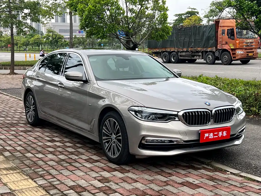 BMW 5 Series 2018 — фото 1