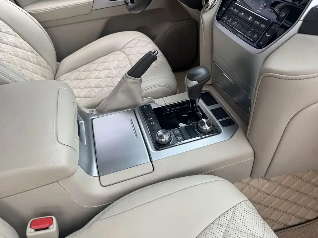 Toyota Land Cruiser 2019 — фото 9