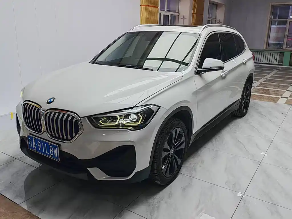 BMW X1 2022 — фото 1