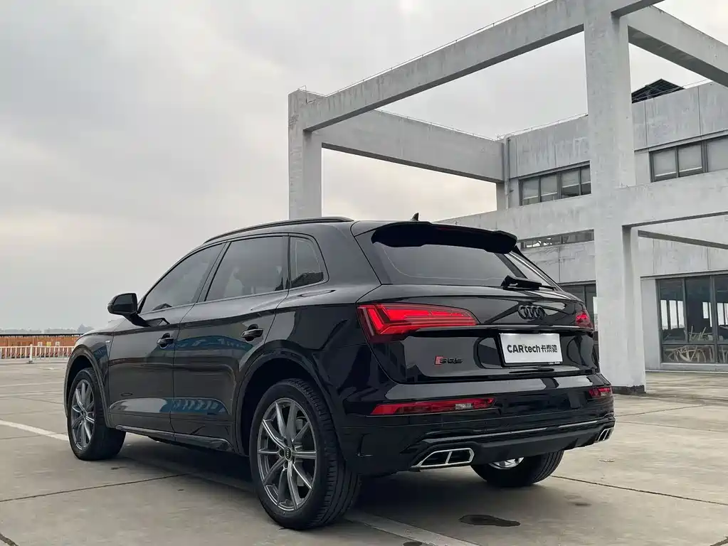 Audi Q5L 2023 — фото 7