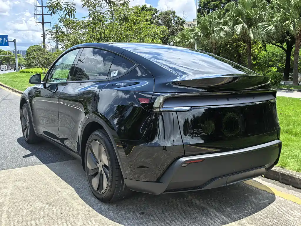 Tesla Model Y 2026 — фото 12