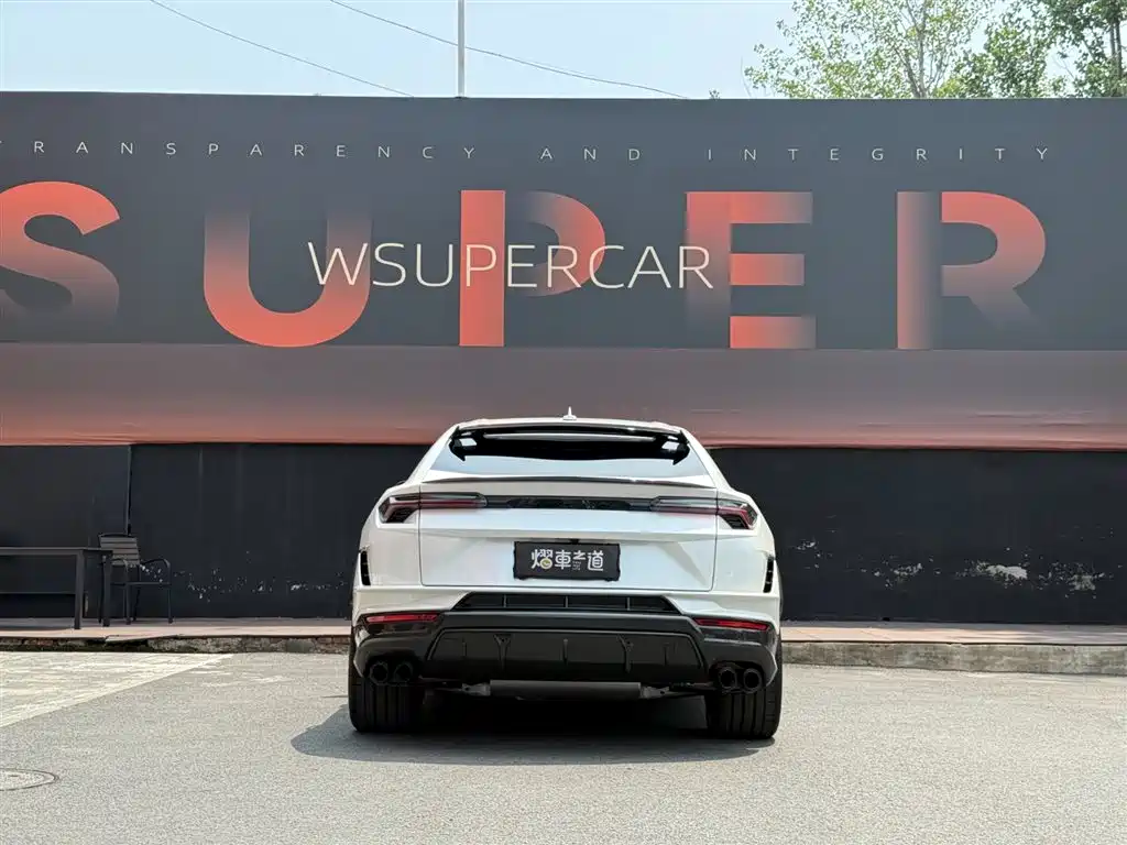 Lamborghini Urus 2024