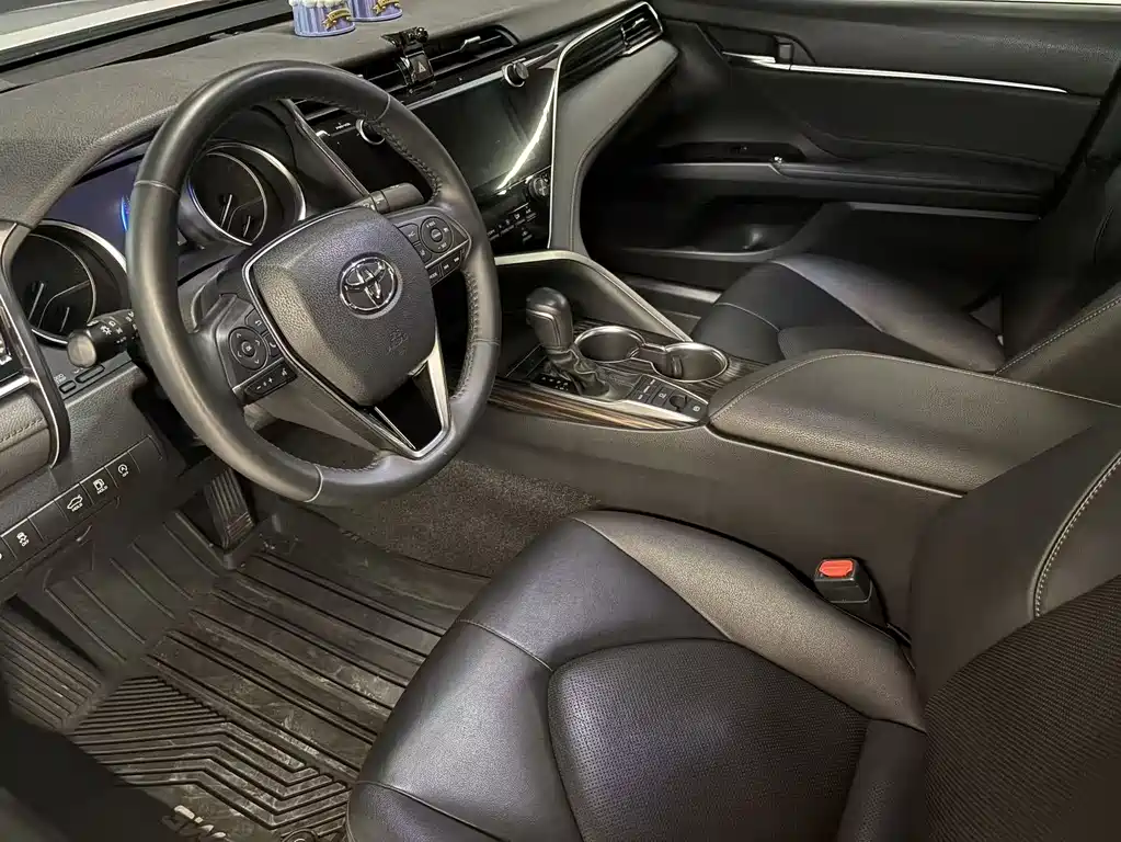 Toyota Camry 2019 — фото 8