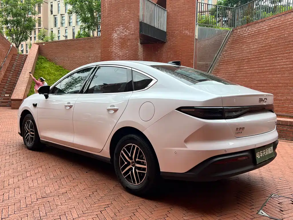 BYD Seal 05 DM-i 2025 — фото 7