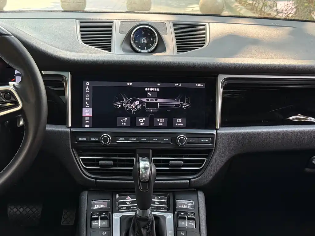 Porsche Macan 2021 — фото 16