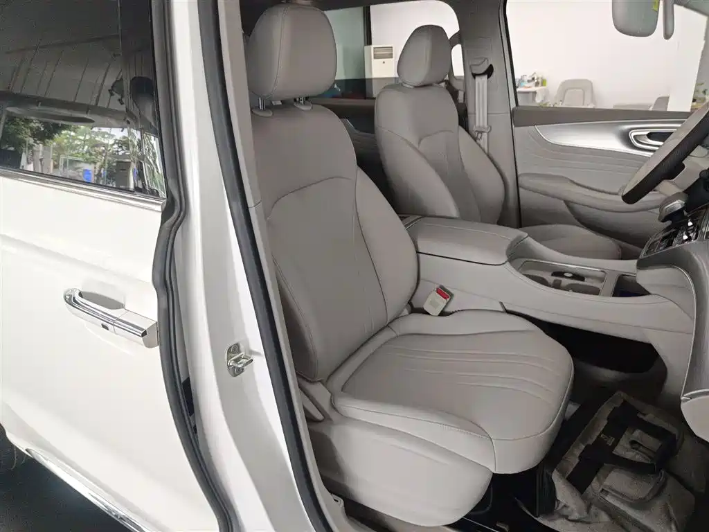 Roewe iMAX8 New Energy 2025 — фото 25