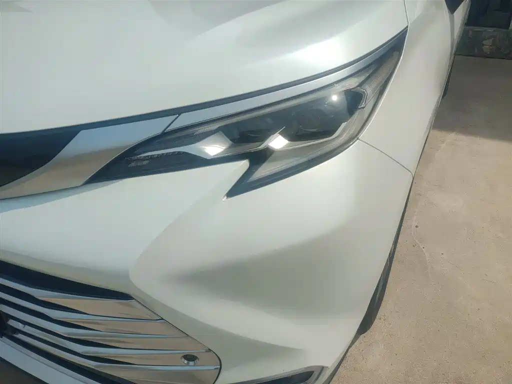 Toyota Sienna 2023 — фото 18