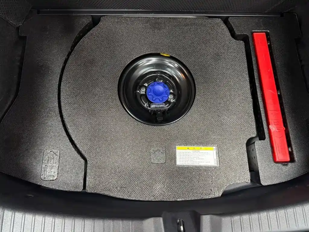 Toyota Yaris L 2023 — фото 18