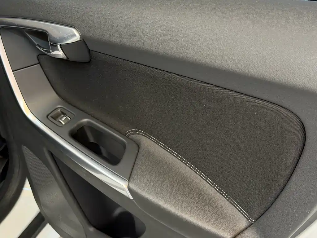 Volvo XC60 2016 — фото 13