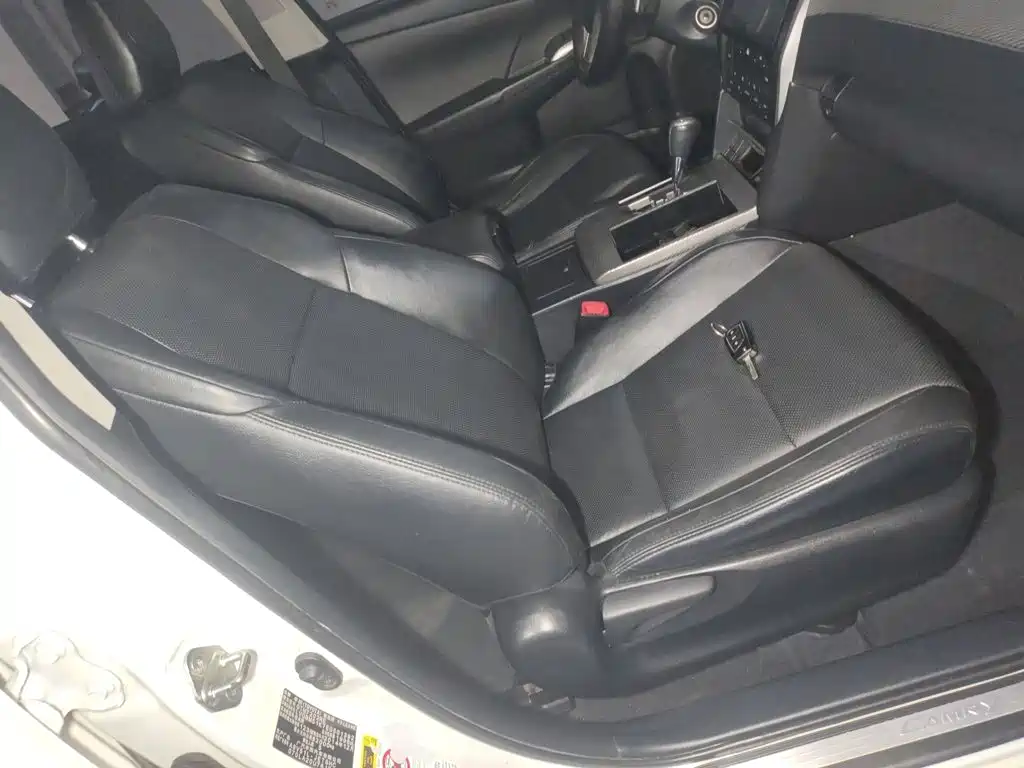 Toyota Camry 2015 — фото 25