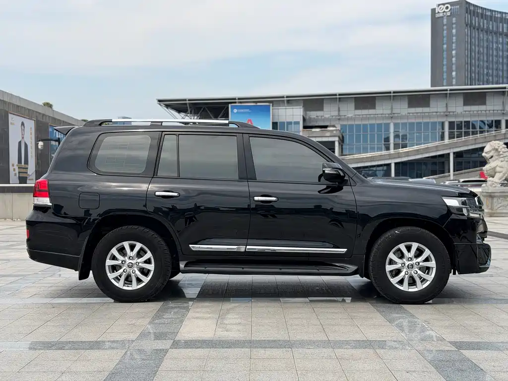 Toyota Land Cruiser 2018 — фото 4