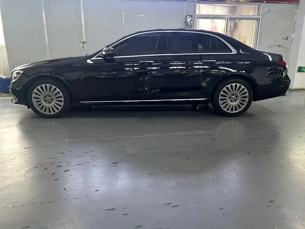 Mercedes-Benz E-Class 2023 — фото 11