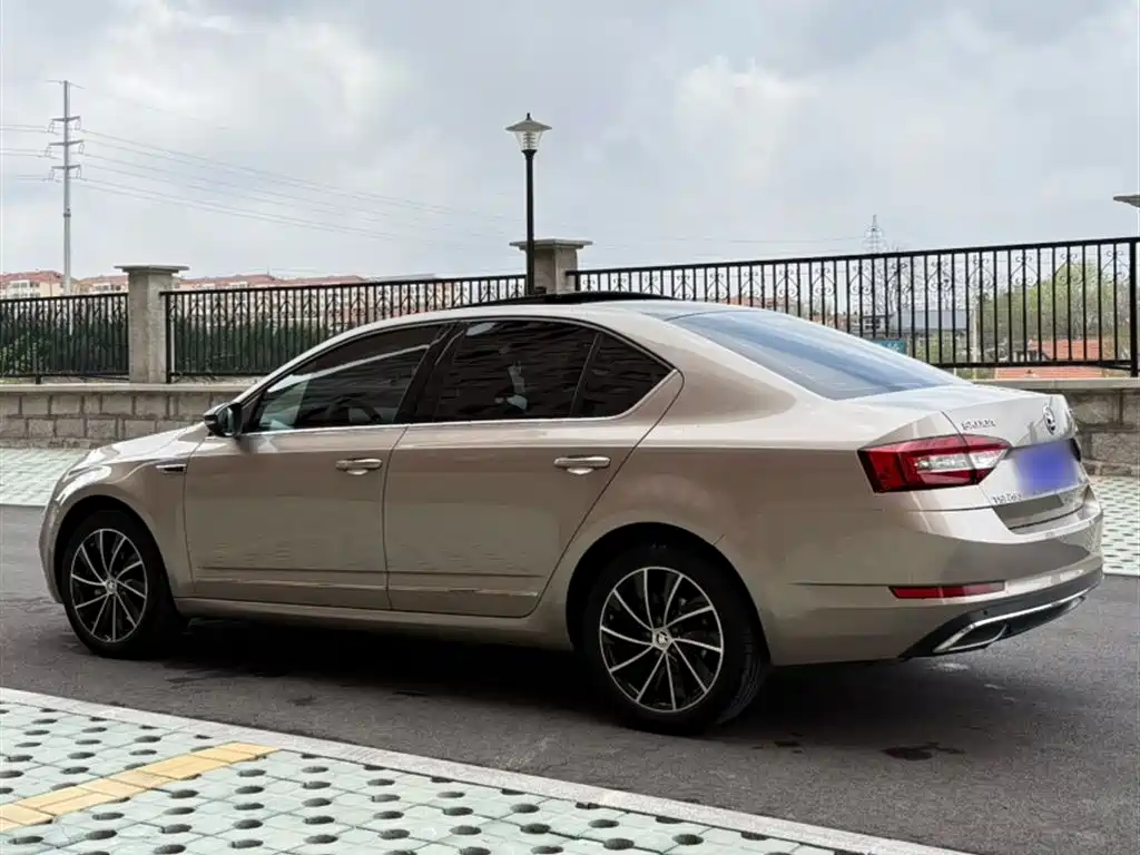 Skoda Octavia 2018 — фото 7