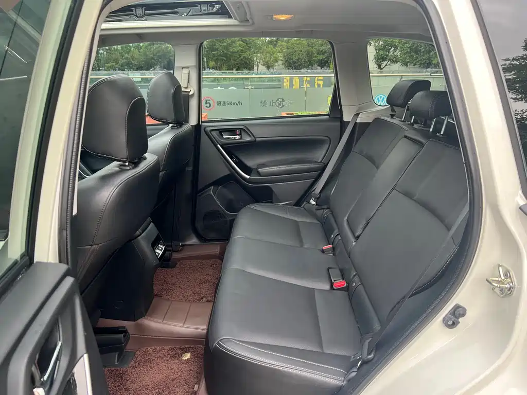 Subaru Forester 2018 — фото 12